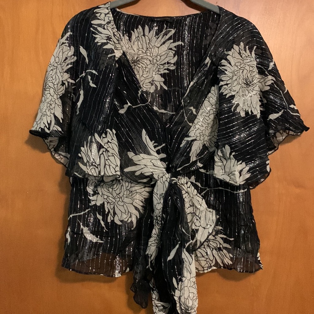 Adorable top! - Picture 5 of 9